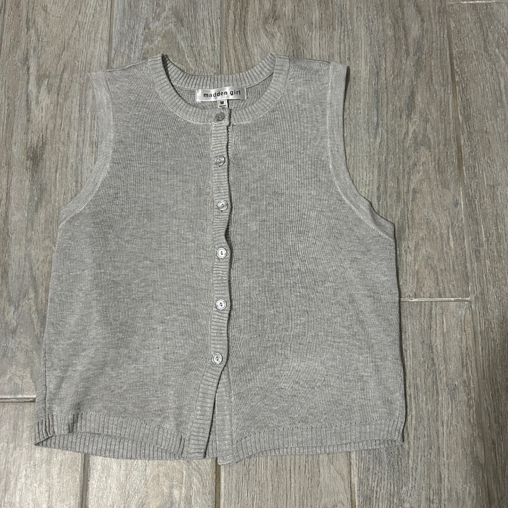 LIKE NEW! Women's Madden Girl Light Grey Knit Sweater Vest - MEDIUM